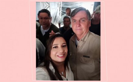 Presidente Jair Bolsonaro e a cerimonialista Débora Luz -