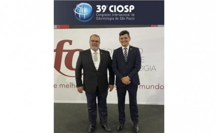 Presidente do CFO Juliano do Vale e o Presidente do CRO-TO, Dr. Weslley Rodrigues (dir.)