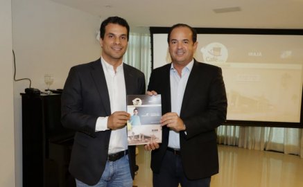 Presidente da Fieto Roberto Pires e o senador e candidato a governador do Tocantins, Irajá Abreu