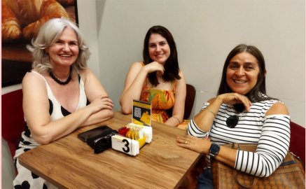 Raniere(esq.) e Cariele Dutra  com Vera Brito