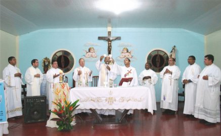 Missa de acolhida ao bispo de Tocantinópolis em 22 de maio de 2009.