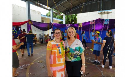 Presidente da Associação de Pais e Amigos dos Excepcionais de Araguaína (APAE) Sílvia Rodrigues(esq.) e a diretora da Escola Especial Raios de Luz Apae Efigênia de Bessa Maia