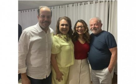 Foto: Kátia Abreu, o marido, Moisés Gomes, Janja e Lula em jantar na casa da ex-senadora em 1º de dezembro de 2022