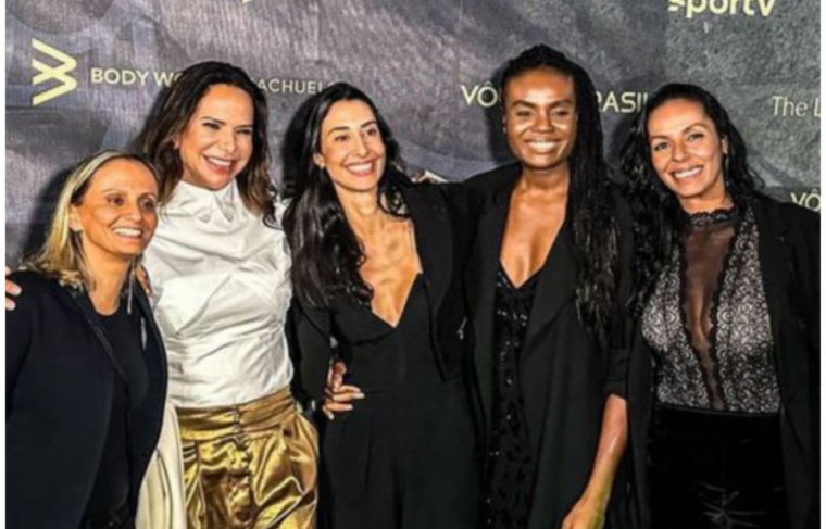 Fabi Alvin, Virna Dias, Sheilla Castro, Fabi Claudino e Paula Pequeno. Foto reprodução instagram