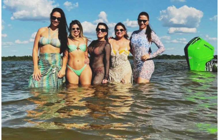 Patrícia, Larissa Aquino, Francisca Nava, Fabiane Vitória e Simone Oilveira Foto: Álbum de Família