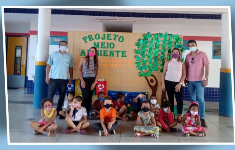 As coordenadoras: de Ensino Fundamental, Walcivania carvalho de Sousa e de Educação Infantil Aline Rodrigues da Silvae  com os engenheiros agrônomos Jeyelson Lopes do Nascimento (esq.) e Paulo Renato Borges de Araújo Foto: Divulgação  / Efeito: Cícera Maria 