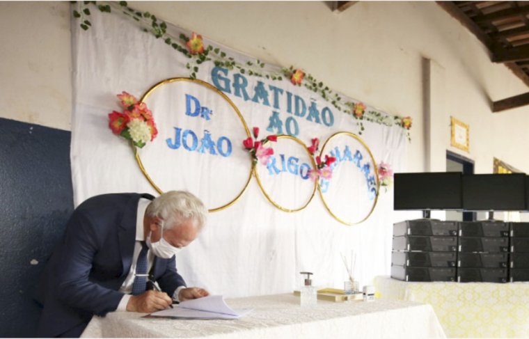 Presidente do Tribunal de Justiça do Tocantins (TJTO), desembargador João Rigo Guimarães, entregou computadores e equipamentos a Escola Conveniada ASPA - Fotos - Rondinelli Ribeiro/TJTO // Efeito: Cícera Maria