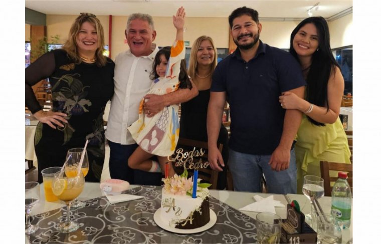 Antônia Lopes e Alberto Brito, Etienne, Diego, Lis e  Bianca Alves Álbum de Família