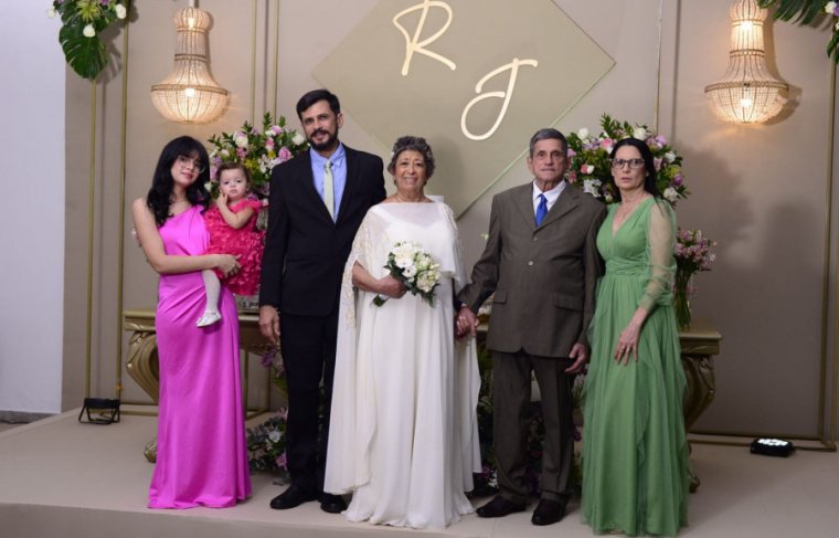 Rosa Maria e José David, Rosimeire, José David Ferreira Júnior (filho), Yasmin e Akali  Álbum de Família