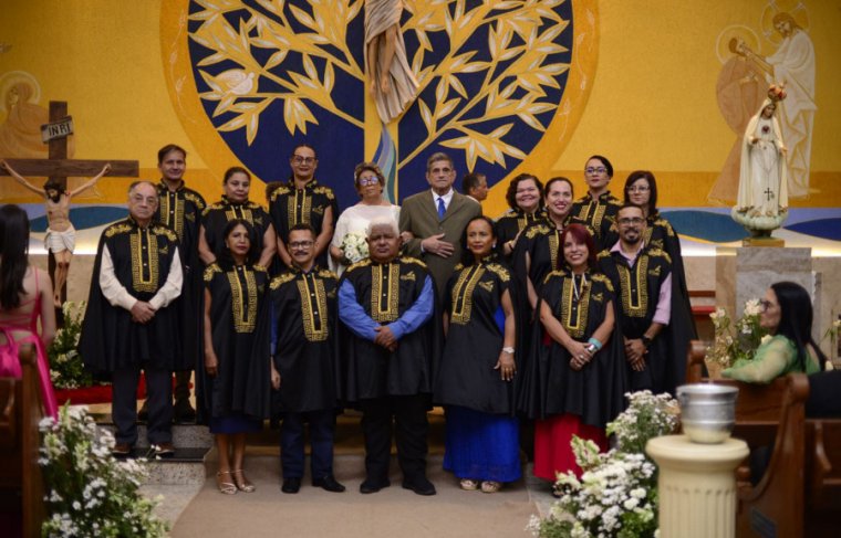 Rosa Maria e José David com os membros da ACALANTO Álbum de Família