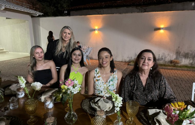 Jordana Chaves, Gabriela Silva, Sofia Martins, Thais Fernanda e Elem Santiago 