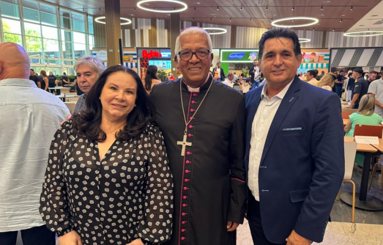 Sonilda, Flávio Vicente e bispo de Araguaína, Dom Geovane Melo Foto: CCMNC