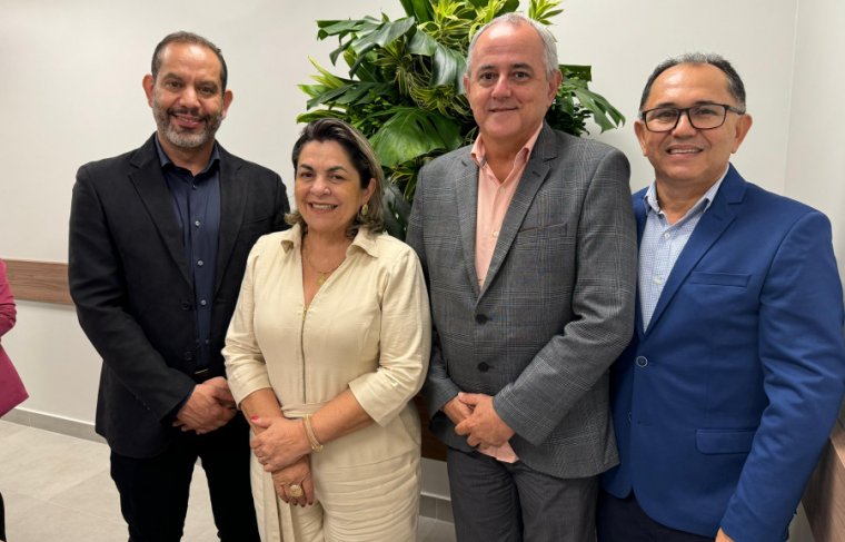 Prefeita de Guaraí, Fátima Coelho, o Superintendente de Apoio às Micro e Pequenas Empresas da SICS, com os sócios Edivaldo Campelo e Fernando Fonseca e o diretor Carlos Foto: CCMNC