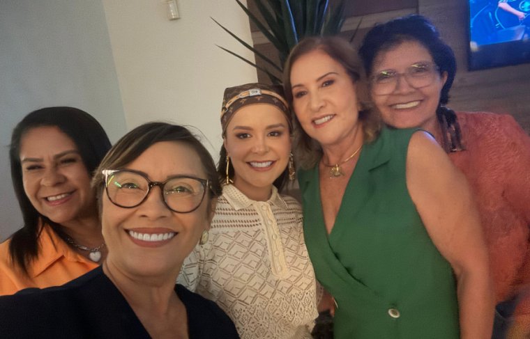 Selfie de Cleide, Adriana, Maraisa, Salvina e Cícera 