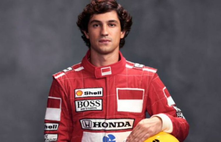 Gabriel Leone como Senna Foto: Reprodução internet 