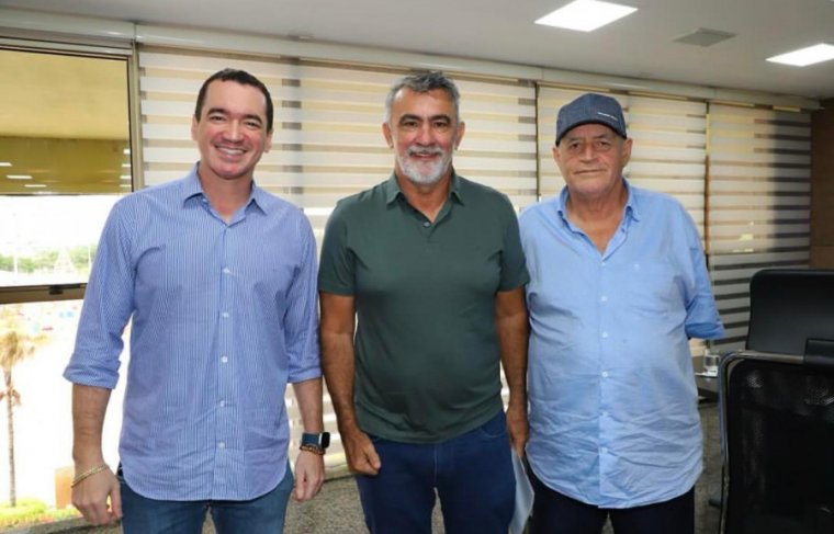 Deputado Alexandre Guimarães, presidente da Aleto, Amélio Cayres e Israel Guimarães Foto: Reprodução Instagram