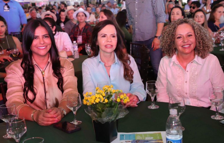 Karynne Sotero, senadora Dorinha Seabra e a prefeita de Gurupi, Josi Nunes 