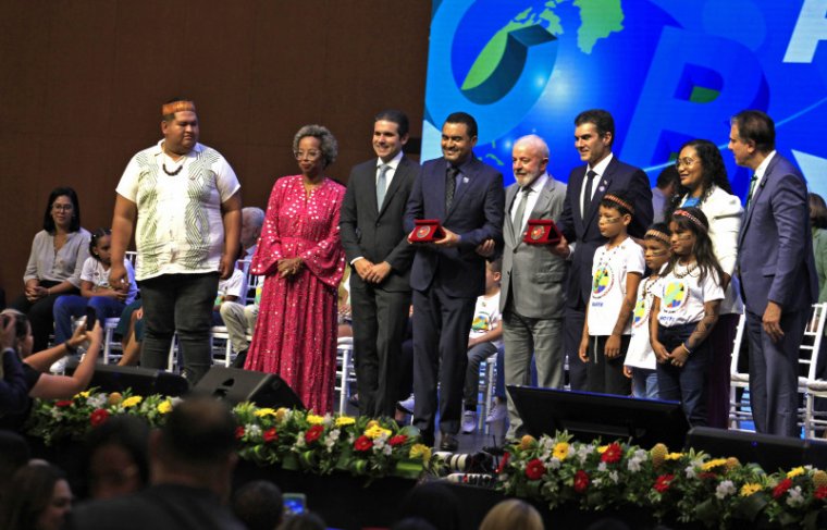 Presidente da República, Luiz Inácio Lula da Silva, entrega o Selo Ouro para o governador Wanderlei Barbosa  