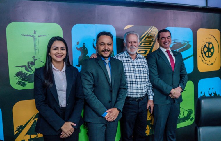 Vereadora Naiara, presidente da Camara de Araguaína, Alexandre Guimarães, João Rigo e Israel Guimarães Dep. Alexandre Guimarães e vereadora de Colinas do Tocantins Naiara Miranda