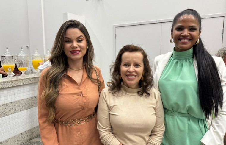 Dir. de Direito e Prot. da Mulher de Xambioá, Barbara Helen Maciel (esq p/ dir,) juíza de direito Cirlene e  a sec. da Mulher de Porto Nacional, Thayse Ribeiro  Maria de Assis Santos Oliveira, Coord. Est. da Mulher em Situação de Violência Doméstica e Fam Foto: Cícera Maria
