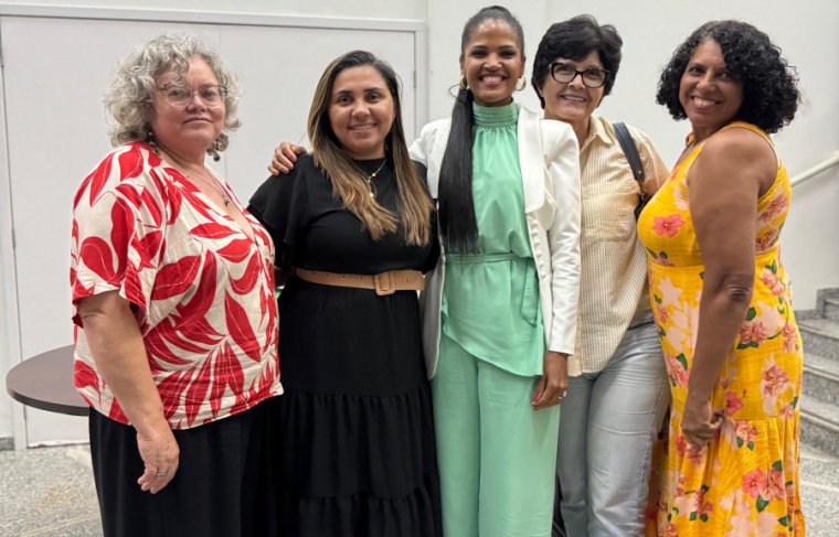 Esta colunista com as portuenses, Fran, Glaydis, Thaise e Gilma 