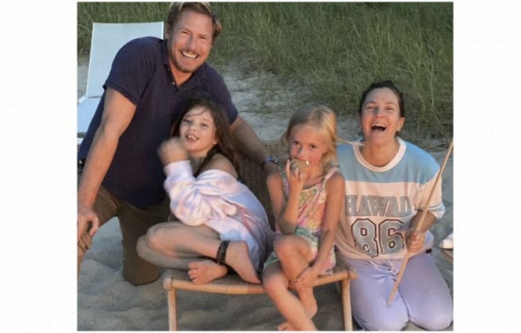 Drew Barrymore e família -  Crédito: Reprodução Instagram