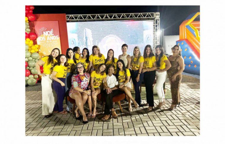Noé e as netas Foto: Álbum de Família