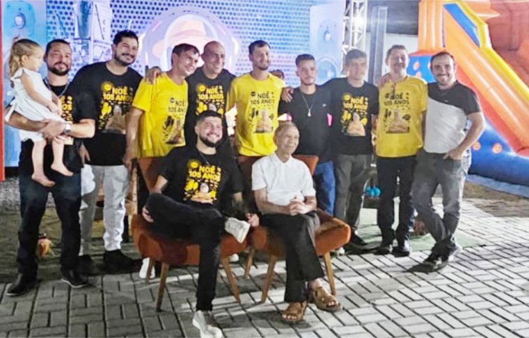 Noé e os netos Foto: Álbum de Família