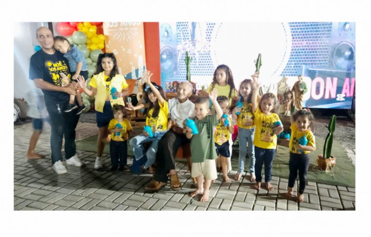 Noé e os bisnetos e bisnetas Foto: Álbum de Família 