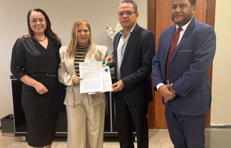 presidente do CMEC Palmas, Esly Barros, vice-presidente Faciet, Antônia Lopes, Titular da SEFAZTO, Donizeth Silva e o assessor técnico fazendário, Jorge Antônio da Silva Couto 