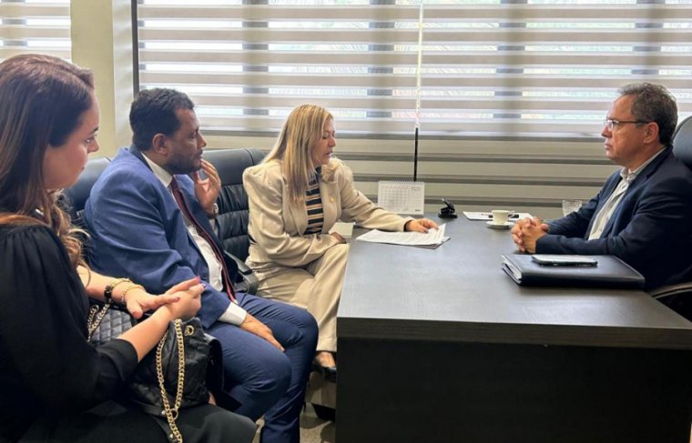 presidente do CMEC Palmas, Esly Barros, assessor técnico fazendário, Jorge Antônio da Silva Couto, vice-presidente Faciet, Antônia Lopes e o titular da SEFAZTO, Donizeth Silva 