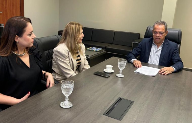 residente do CMEC Palmas, Esly Barros, vice-presidente Faciet, Antônia Lopes e o titular da SEFAZTO, Donizeth Silva 