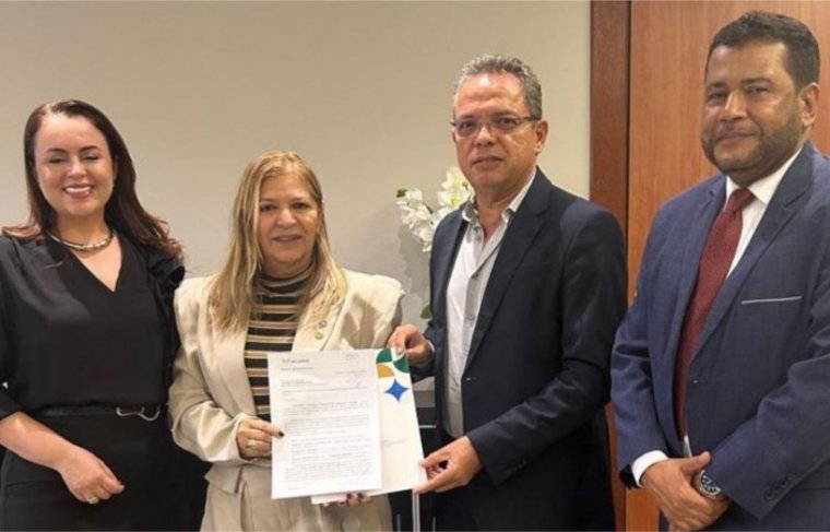 presidente do CMEC Palmas, Esly Barros, vice-presidente Faciet, Antônia Lopes, Titular da SEFAZTO, Donizeth Silva e o assessor técnico fazendário, Jorge Antônio da Silva Couto 