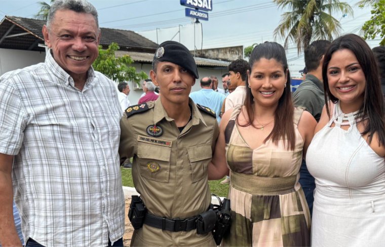 Com a esposa Nayara, irmã Weldah e o tio Agimiro Costa 