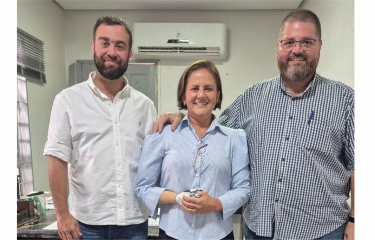 Presidente do SRA, Paulo Sérgio Marquez de Araújo (esq.), Vivian Mourão e Nahim Halloun Ascom SRA/Graciete Marques