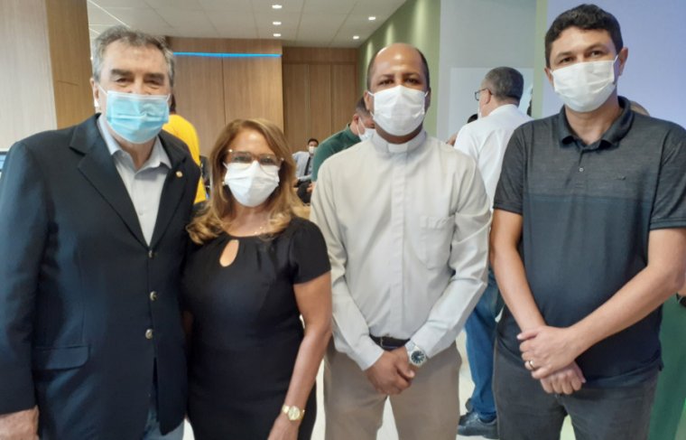 Deputado federal Célio Moura, vereadora Zezé Cardoso, diretor Acadêmico da FACDO e Diretor do Colégio Santa Cruz Padre Edson Oliveira e o presidente do PT Araguaína Edmundo Rodrigues - Foto: Cícera Maria 