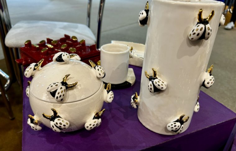 A marca Dani Enne integra a decoração da casa do Big Brother Brasil, levando sua linguagem autoral para um dos cenários mais vistos do país  Divulgação/ABCasa Fair