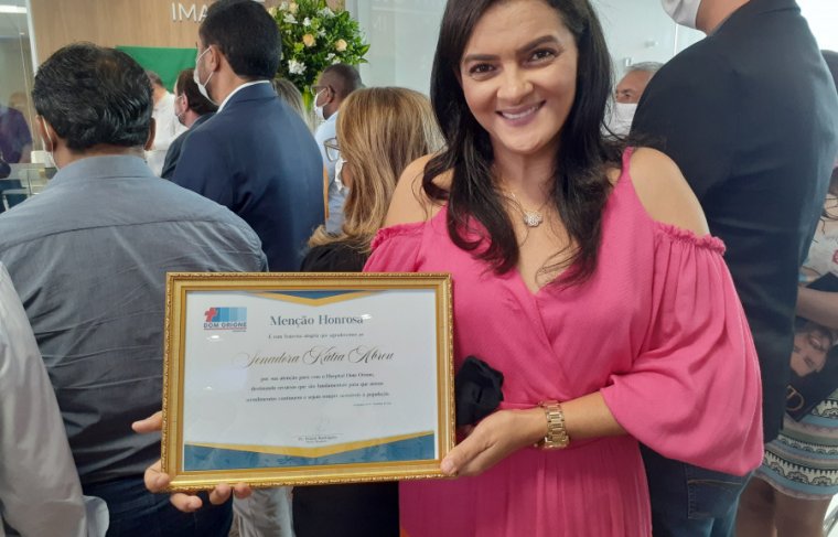 Cleide Nunes representando a Senadora Kátia Abreu  "Amiga do Hospital Dom Orione " - Foto: Cícera Maria