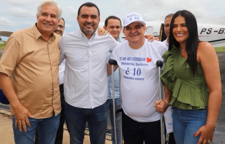 Prefeito e vice-prefeito de Wanderlândia Djalma e Padeirinho com o governador e primeira-dama do Tocantins Reprodução Instagram
