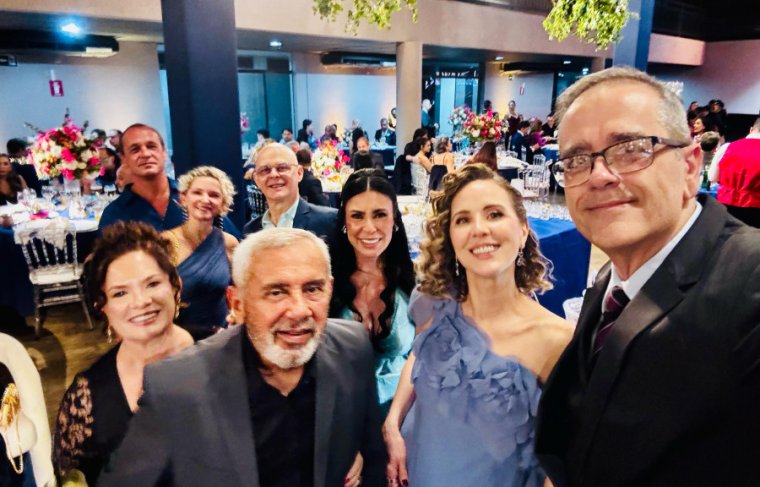 Dr. Ricardo Blois, Dra. Adalgele Blois, Dra. Mara Rejane Trindade Camargos, Dr. Ademar Vieira, Dr. Reynado Pastre, Divonei Araújo, Dr Cláudio Skrowonski clínico geral e a enfermeira Cibele Rodrigues de Palmas TO 
