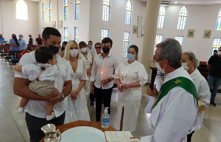 Batismo de Henrique Oliveira - Divulgação Ascom dep. // Efeito: Cícera Maria