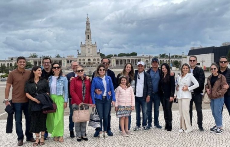 Luiz Pires s família no Santuário de Fátima em Portugal. Foto: Reprodução 