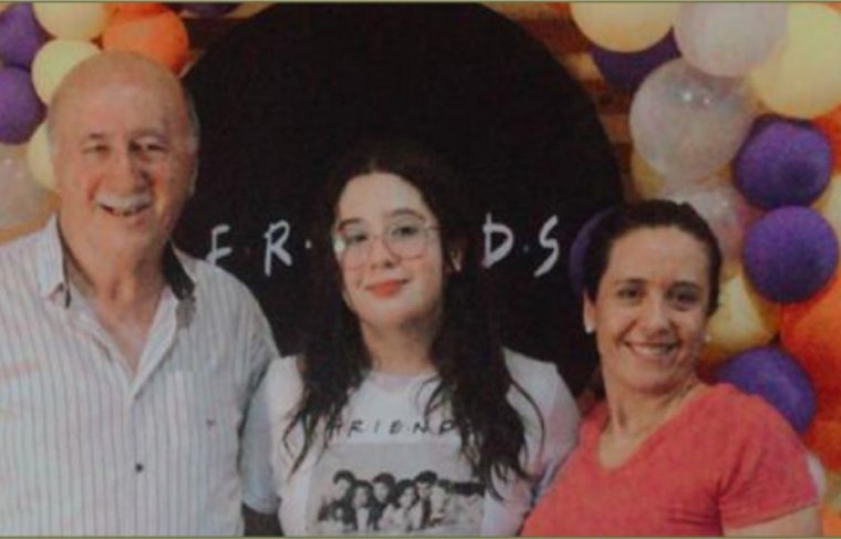 Izabella Halun e os pais Renata e Fernando Halun - Crédito: Álbum de Família