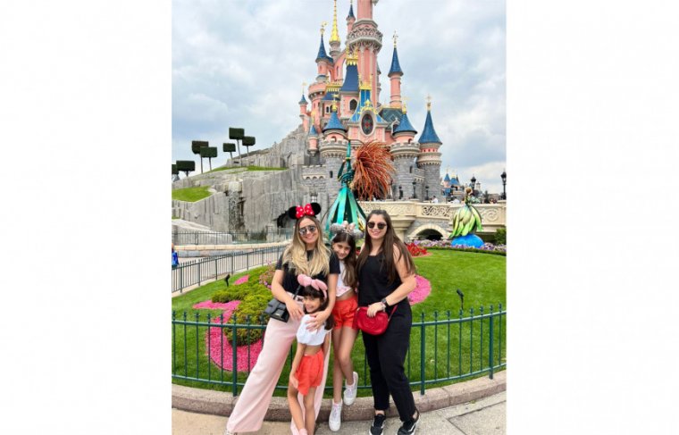 Flávia, Bruna, Marina e Mariana na Euro Disney. Paris - França Foto: Álbum de Família 
