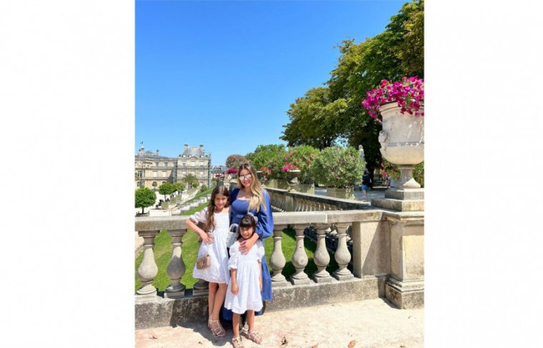 Flávia, Marina e Mariana no Jardim de Luxemburgo. Paris - França Foto: Álbum de Família 