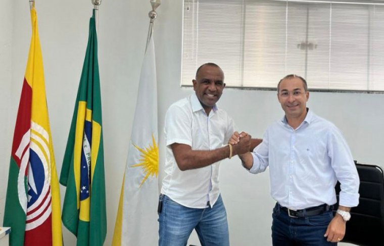 Vereador Soldado Alcivan e o prefeito de Araguaína Wagner Rodrigues (dir.) Foto: Divulgação