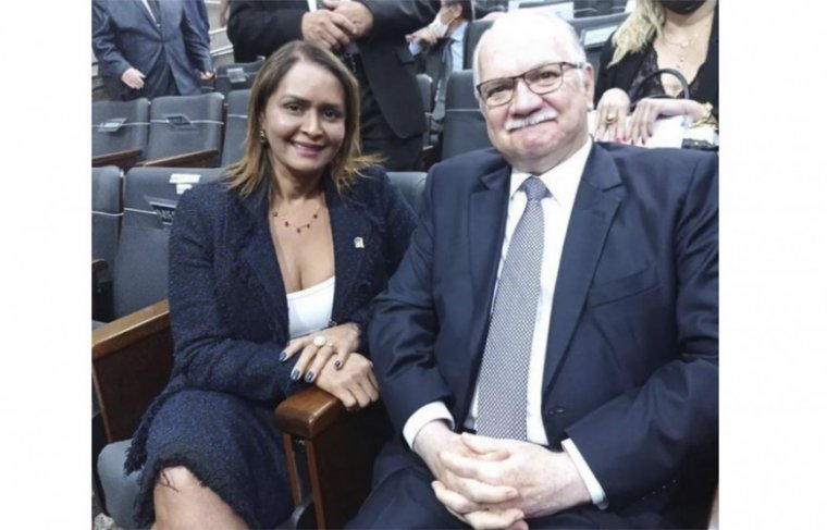 A juíza eleitoral Delícia Feitosa e o ministro Edson Fachin Foto: Reprodução 