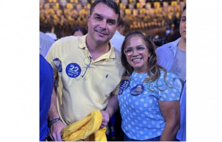 Senador Flávio Bolsonaro e a vereadora Zezé Cardoso Foto: Reprodução 