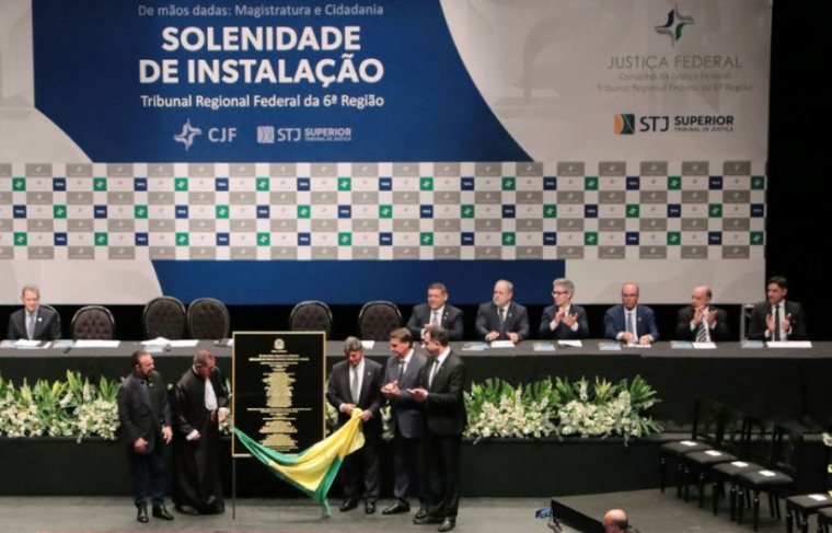 Presidente Jair Bolsonaro participa do evento e do descerramento da placa inaugural do TRF-6  Foto: Divulgação STJ