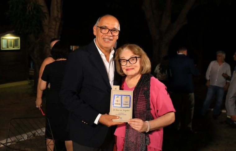 Wagner Praxeddes e Mary Sônia Matos Valadares (presidente da Academia Tocantinense de Letras) Foto: Divulgação